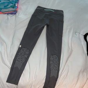 IVIVVA (BY LULULEMON) GIRLS ATHLETIC PANTS (SIZE 10)